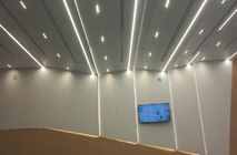 Обшивка потолков и стен в конференц-зале для компании Сибур