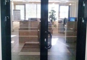 Двери в алюминиевой обвязке в проекте ЛУКОЙЛ-ЗападнаяСибирь, ООО