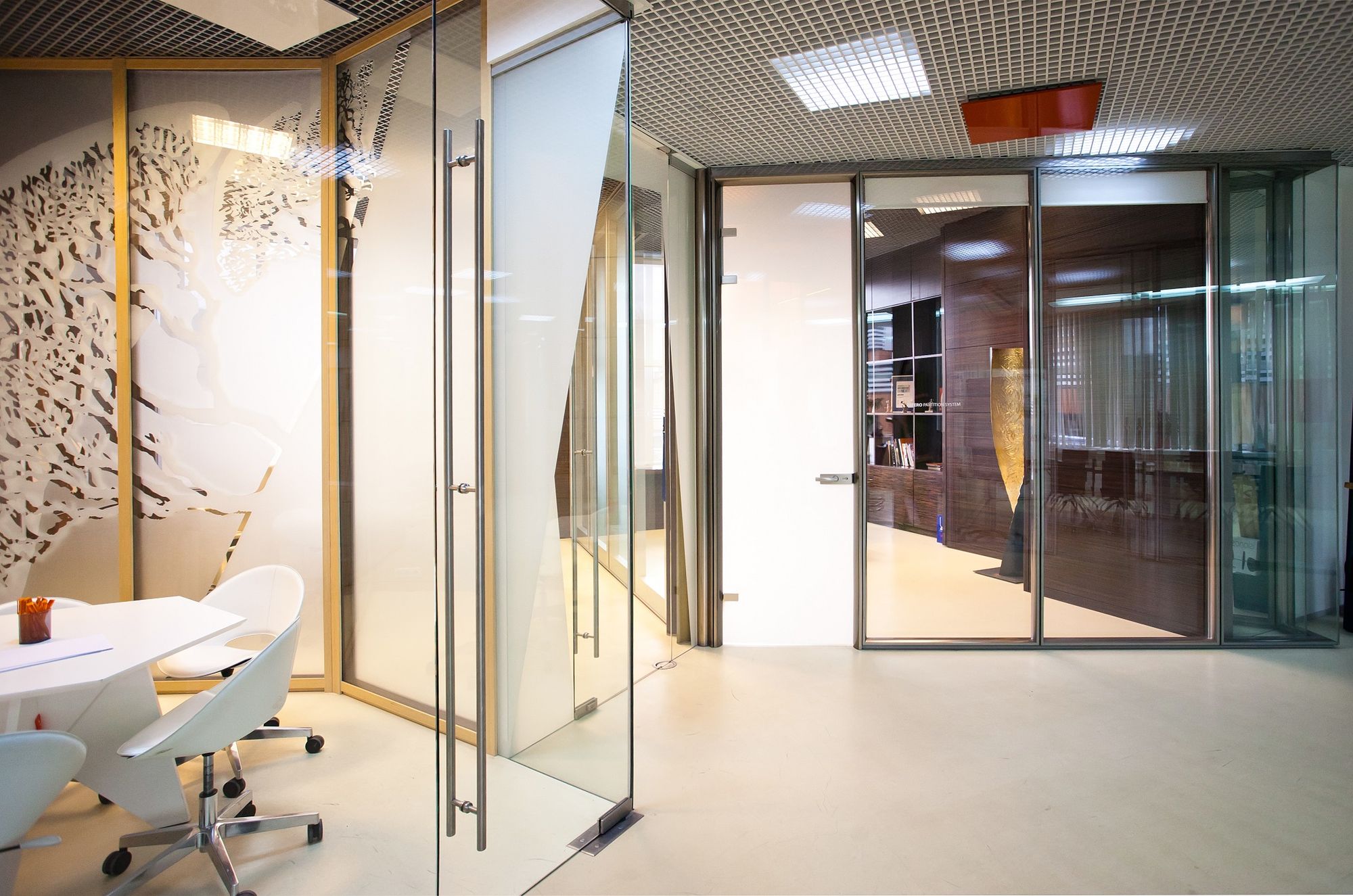 Фото Стекло с переменной прозрачностью NAYADA SmartGlass