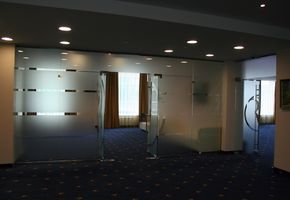 В отеле «RAMADA» установлены перегородки NAYADA