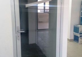 Двери остекленные в  алюминиевом профиле  для  	предприятия «Стройкомплект»