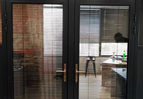 Установка  офисных прегородок на алюминивом профиле в Екатеринбурге