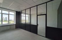 Перегородки Nayada Quadro в новом офисе торговой компании «Кредос»