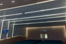 Обшивка потолков и стен в конференц-зале для компании Сибур