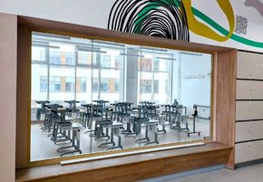 Установка стеклянных перегородок Nayada TWIN и дверей Vitrage I на школьном комплексе г. Екатеринбург.