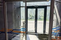 Изготовление и монтаж стационарных перегородок TWIN и двери Nayada Intero W г. Екатеринбург в IT-компании «Тензор»