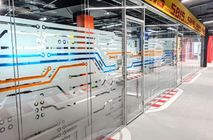 Изготовление и монтаж стационарных перегородок TWIN и двери Nayada Intero W г. Екатеринбург в IT-компании «Тензор»