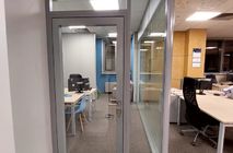 Установка перегородки Nayada TWIN и дверей Nayada Magic для компании «СКБ Контур»