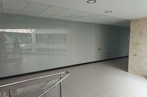 Облицовка стеклянными панелями в офисе СПК