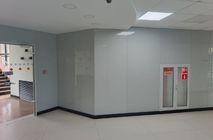 Облицовка стеклянными панелями в офисе СПК