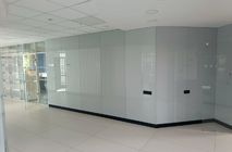 Облицовка стеклянными панелями в офисе СПК