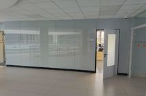 Облицовка стеклянными панелями в офисе СПК