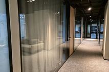 Установка дверей и перегородок в центральном офисе Застройщика Брусника