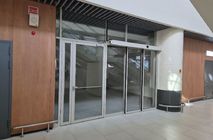 Монтаж дверей и перегородок в Международном аэропорту Рощино имени Д. И. Менделеева