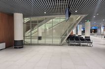 Монтаж дверей и перегородок в Международном аэропорту Рощино имени Д. И. Менделеева