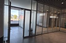 Монтаж дверей и перегородок в Международном аэропорту Рощино имени Д. И. Менделеева