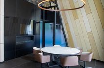 Установка автоматических дверей и облицовка стен стеклом в аэропорту Нового Уренгоя