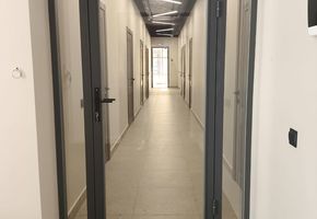 Стационарная перегородка Nayada-Standart и двери Nayada –Magic для компании ООО «Навигатор»