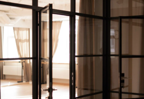 Перегородки и двери Nayada-Quadro для студии йоги г. Екатеринбург ул. Бажова, 70.