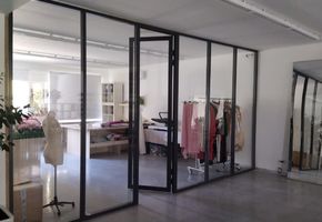 Стационарные перегородки Nayada – Standart и Дверь Nayada Intero N в Частном интерьере «Ателье»