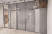 Стационарные перегородки Nayada – Standart и Дверь Nayada Vitrage II в офис продаж для СЗ «Родина»