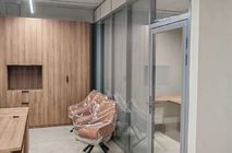 Стационарные перегородки Nayada – Standart и Дверь Nayada Vitrage II в офис продаж для СЗ «Родина»