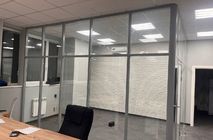 Изготовление стеклянной стационарной перегородки Nayada-Standart для ООО «СПК-УРАЛ» г. Екатеринбург