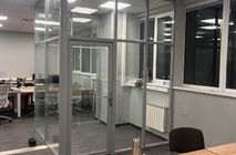 Изготовление стеклянной стационарной перегородки Nayada-Standart для ООО «СПК-УРАЛ» г. Екатеринбург