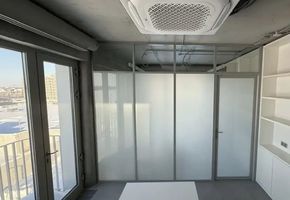 Стационарные перегородки Nayada – Standart и Дверь Nayada Mira в офис продаж ЖК «Культура»