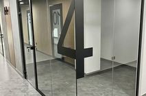 Цельностеклянные перегородки Nayada-Crystal для компании ООО «ЭтоКом» г. Тюмень