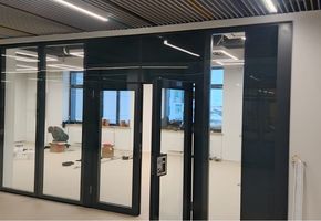 NAYADA SmartWall WG5 в проекте Установка раздвижной перегородки и козырька в школе г. Губкинский