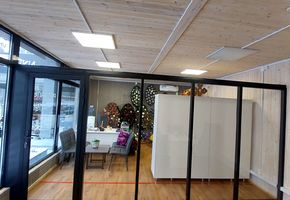 NAYADA-Standart в проекте Наяда и классика стационарных перегородок Nayada-Standart и двери Vitrage для муниципального образования «Окружное кладбище» в г. Екатеринбург.