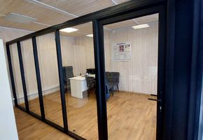 Двери NAYADA-Vitero в проекте Наяда и классика стационарных перегородок Nayada-Standart и двери Vitrage для муниципального образования «Окружное кладбище» в г. Екатеринбург.