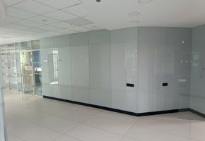 Облицовка стеклом в проекте Облицовка стеклянными панелями в офисе СПК