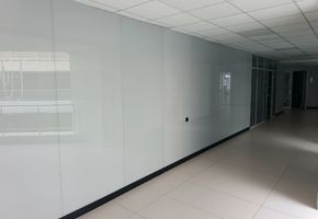Облицовка стеклом в проекте Облицовка стеклянными панелями в офисе СПК