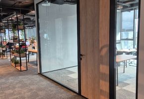 Двери NAYADA-Magic в проекте Установка дверей и перегородок в центральном офисе Застройщика Брусника