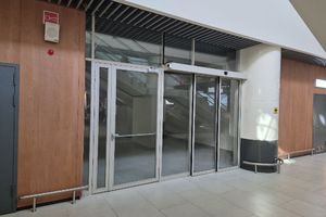 Проект Монтаж дверей и перегородок в Международном аэропорту Рощино имени Д. И. Менделеева
