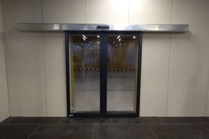 Проект Установка автоматических дверей и облицовка стен стеклом в аэропорту Нового Уренгоя