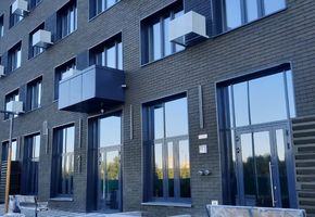 Двери фасадные Nayada-Fasad в проекте Изготовление и монтаж конструкций на объекте ЖК «ДивныйГП-6»