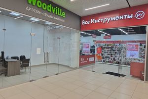 Проект Изготовление цельностеклянной перегородки для дизайн-студии мебели Woodville