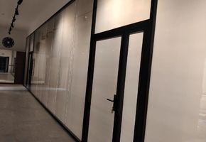 Двери NAYADA-Magic в проекте Стационарные перегородки Nayada – TWIN и Дверь Nayada Magic для «Министерство Юстиции» г. Екатеринбург.