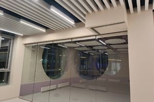Проект Установка стеклянных раздвижных перегородок NAYADA SmartWall G5 в кванториуме
