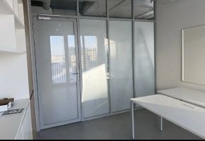 Двери в проекте Стационарные перегородки Nayada – Standart и Дверь Nayada Mira в офис продаж ЖК «Культура»