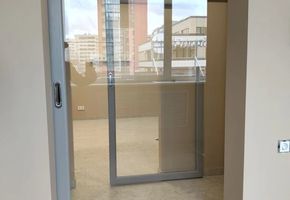 Двери VITRAGE I,II в проекте Установка откатных дверей и цельностеклянной перегородки Nayada Crystal для стоматологии Дэнт-Элит г. Екатеринбург