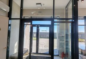 Светопрозрачные фасадные конструкции в проекте Перегородки Nayada для офиса продаж «Мириады г. Тюмень