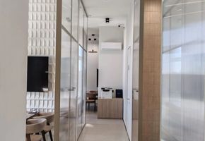 Стационарные перегородки в проекте Перегородки Nayada для офиса продаж «Мириады г. Тюмень