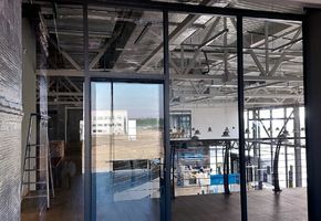 Изготовление стеклянной стационарной перегородки Nayada- Standart для ООО «Паритет Девелопмент», Тюмень